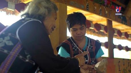 Hành trình Việt 193: Nghệ thuật điêu khắc gỗ của người Cơ Tu