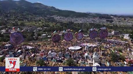 Diều khổng lồ mừng Lễ hội vong nhân ở Guatemala