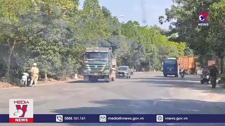 Nhức nhối nạn xe chở cát gây ô nhiễm môi trường tại Gia Lâm, Hà Nội
