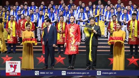 T﻿ôn vinh Doanh nghiệp trẻ Việt Nam tiêu biểu