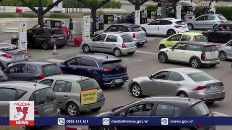 Anh và Pháp đối mặt làn sóng đình công lớn