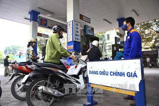 Bộ Công Thương phản bác tin đồn giá xăng có thể tăng lên 100.000 đồng/lít