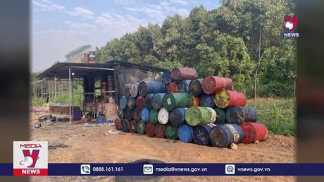 Phát hiện cơ sở tái chế dầu nhớt thải quy mô lớn ở Nghệ An