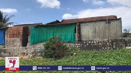 Triều cường làm sập kè, nhà ở tại Đức Phổ, Quảng Ngãi