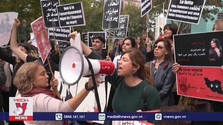 Biểu tình hàng loạt tại Iran