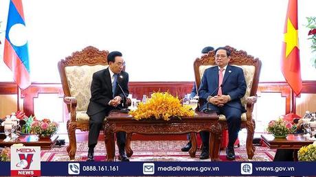 Thủ tướng gặp Thủ tướng Lào Phankham Viphavanh