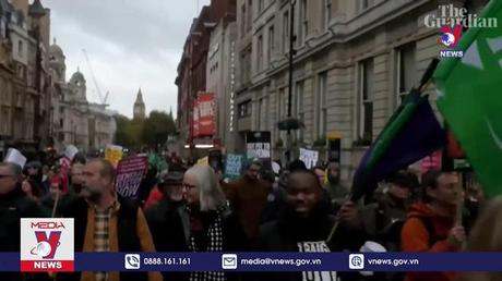 Đình công tiếp diễn nghiêm trọng tại Anh và Pháp