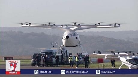 Taxi bay lần đầu hoạt động trên bầu trời nước Pháp