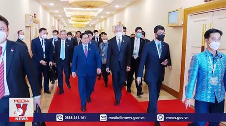 Thủ tướng gặp Thủ tướng Singapore Lý Hiển Long