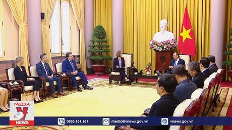 Chủ tịch nước Nguyễn Xuân Phúc tiếp Thống đốc Bang Oregon, Hoa Kỳ