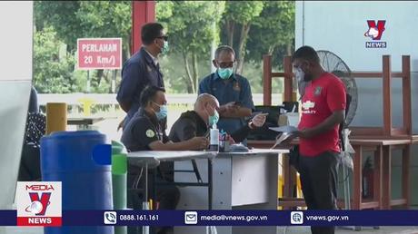 Lao động Việt Nam chọn làm việc tại Singapore, sống tại Malaysia