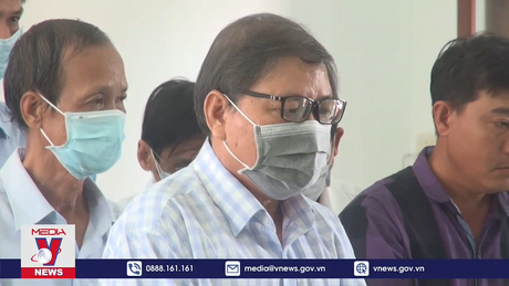 Phạt tù cựu Chủ tịch UBND huyện và 15 đồng phạm 