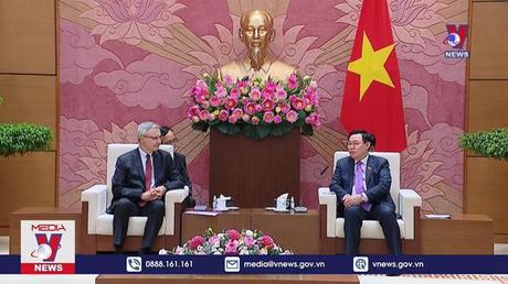 Chủ tịch Quốc hội Vương Đình Huệ tiếp Đại sứ Pháp Nicolas Warnery