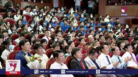 Vinh danh 68 thầy cô giáo nỗ lực lan tỏa tri thức 