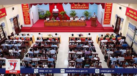 Thủ tướng tiếp xúc cử tri thành phố Cần Thơ