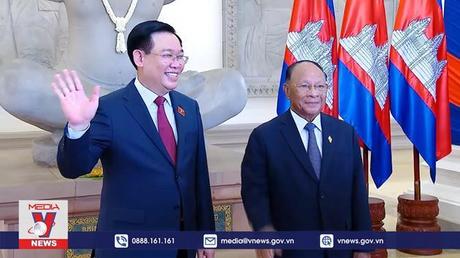 Chủ tịch Quốc hội bắt đầu thăm chính thức Vương quốc Campuchia và dự AIPA-43