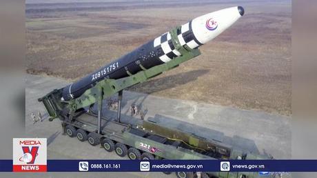 Nhà lãnh đạo Triều Tiên giám sát việc phóng thử ICBM