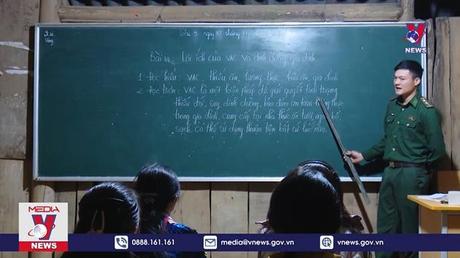 Thầy giáo quân hàm xanh gieo chữ nơi biên cương Tổ quốc