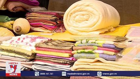 Tìm lại chỗ đứng cho nghề dệt lụa truyền thống