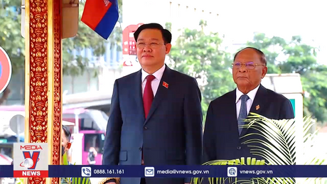 Lễ đón chính thức Chủ tịch Quốc hội thăm Vương quốc Campuchia