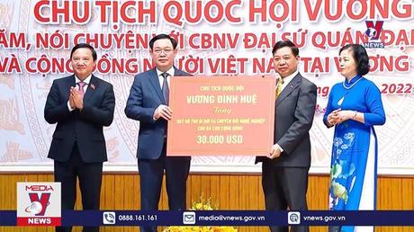 Chủ tịch Quốc hội gặp gỡ cộng đồng người Việt tại Campuchia