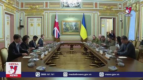 Thủ tướng Anh bất ngờ đến Ukraine