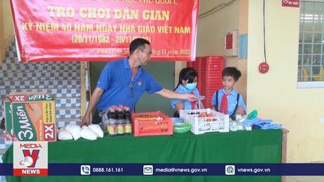 Thầy tổng phụ trách đội đồng hành cùng trẻ em khó khăn