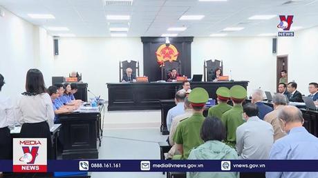 Xét xử cựu Thứ trưởng Bộ Y tế Cao Minh Quang và đồng phạm