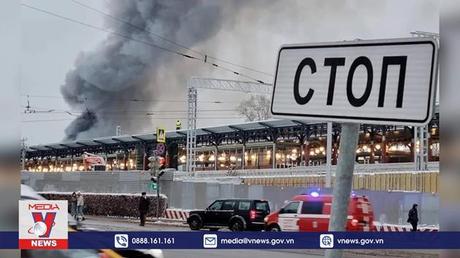 Cháy kho hàng ở trung tâm Moskva (Nga)