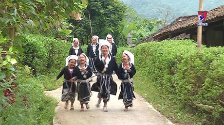 Hành trình Việt số 221: Độc đáo nghệ thuật in hoa văn bằng sáp ong Khoái