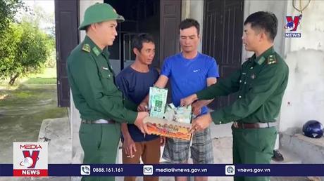 Đang đánh cá người dân vớt được bao nghi chứa ma túy