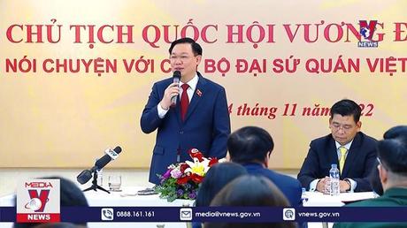 Chủ tịch Quốc hội gặp gỡ cán bộ Đại sứ quán Việt Nam tại Philippines