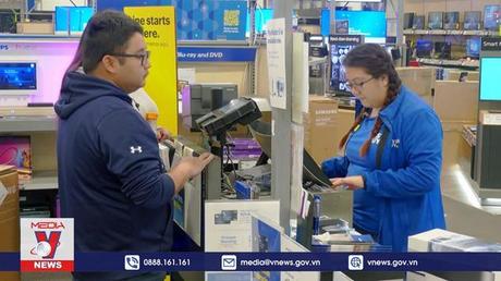 Người Mỹ vẫn mạnh tay “vung” tiền trong ngày 