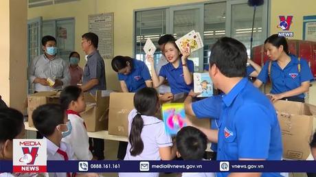 Trao tặng “Tủ sách Đinh Hữu Dư” đầu tiên tại khu vực phía Nam 