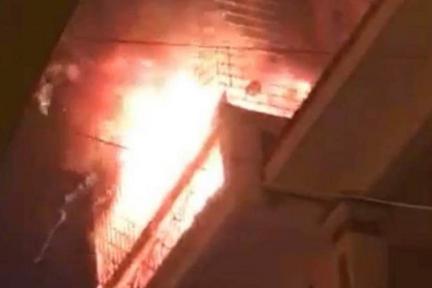 Hà Nội: Cháy nhà dân trong đêm 