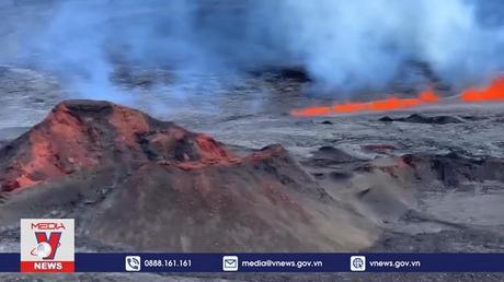 Núi lửa lớn nhất thế giới phun trào