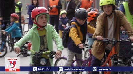 Làn đường riêng cho trẻ em đạp xe đi học