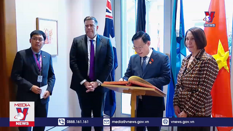 Chủ tịch Quốc hội hội đàm với Chủ tịch Thượng viện và Chủ tịch Hạ viện Australia 