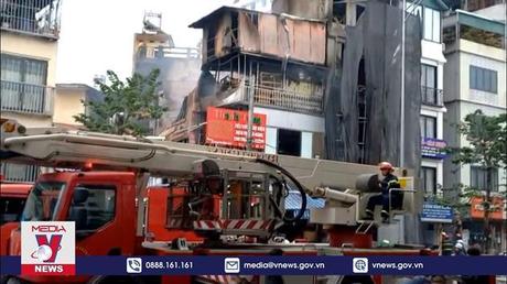 Dập tắt đám cháy căn nhà 4 tầng ở Hà Nội