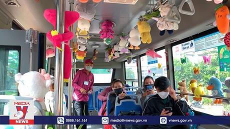 Thú vị xe buýt chở hành trăm gấu bông