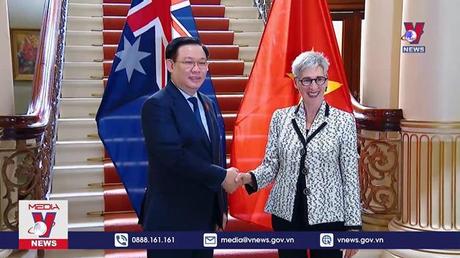 Chủ tịch Quốc hội tiếp Thống đốc bang Victoria 