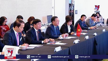 Chủ tịch Quốc hội tiếp lãnh đạo Đại học RMIT 