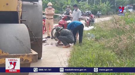 Va chạm với xe Lu, 2 người tử vong 