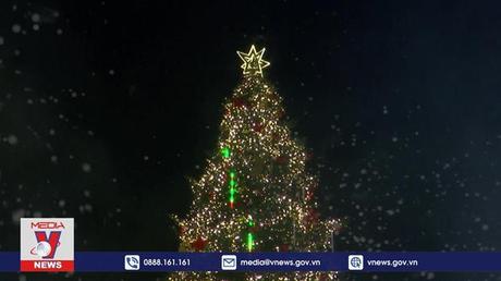 Thắp sáng cây thông Noel tại Athens, Hy Lạp