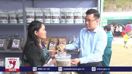 Độc đáo Chợ phiên Dược liệu – Gia súc biên giới huyện Đăk Glei