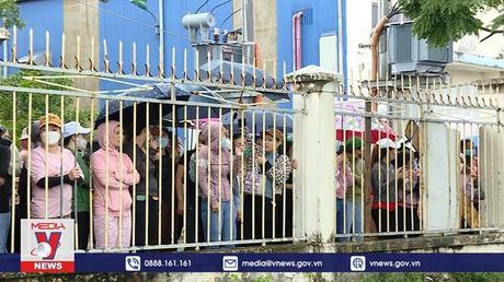 Nỗi lo việc làm, thu nhập cuối năm