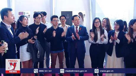 Chủ tịch Quốc hội thăm Đại học Swinburne