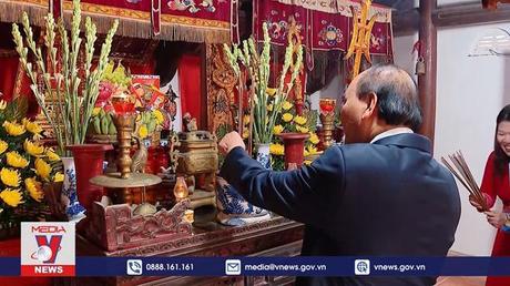 Chủ tịch nước dâng hương kỷ niệm 250 năm năm sinh, 200 năm năm mất của Nữ sỹ Hồ Xuân Hương