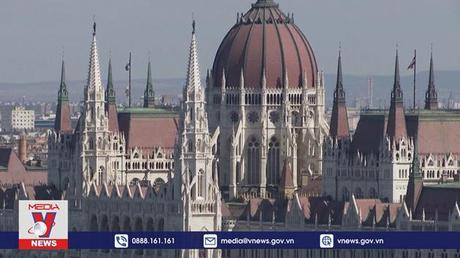 Hàng nghìn giáo viên ở Hungary đình công đòi tăng lương