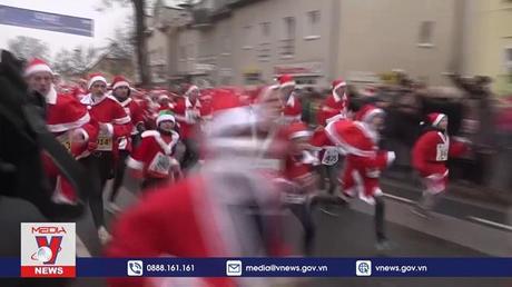 Cuộc thi chạy của các ông già Noel tại Đức 